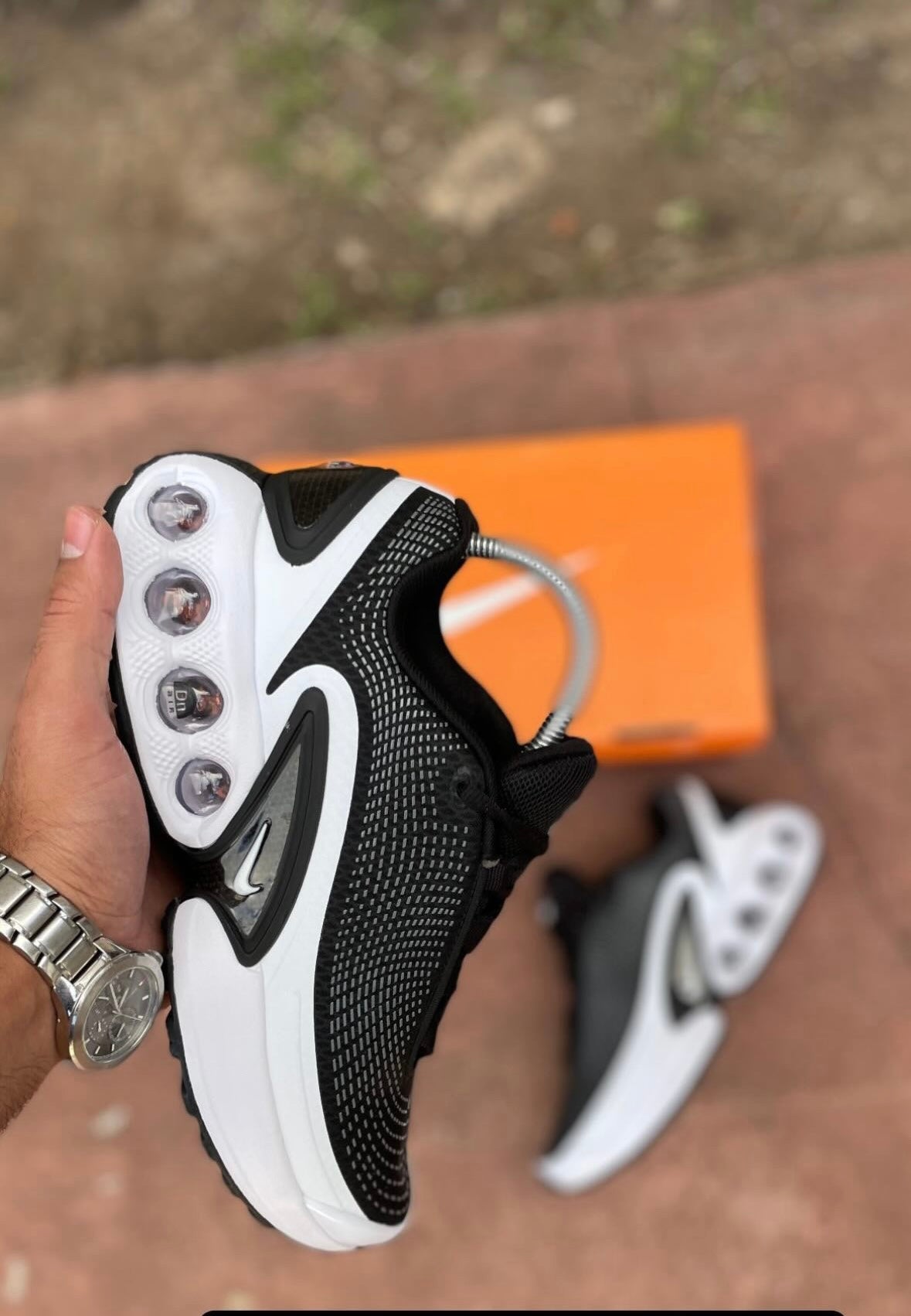 Air Max DN black and white