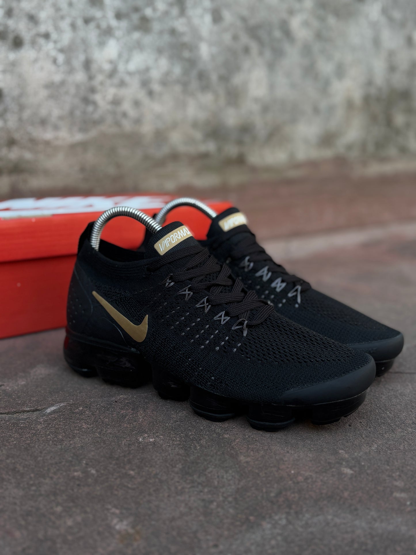 Vapor Max 2.0 black and gold
