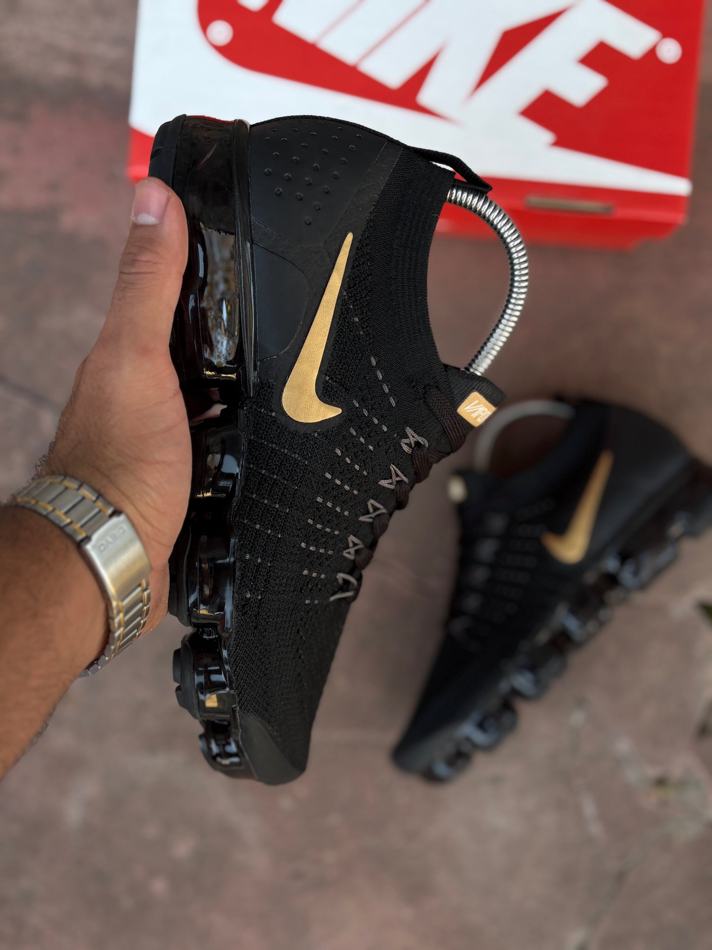 Vapor Max 2.0 black and gold