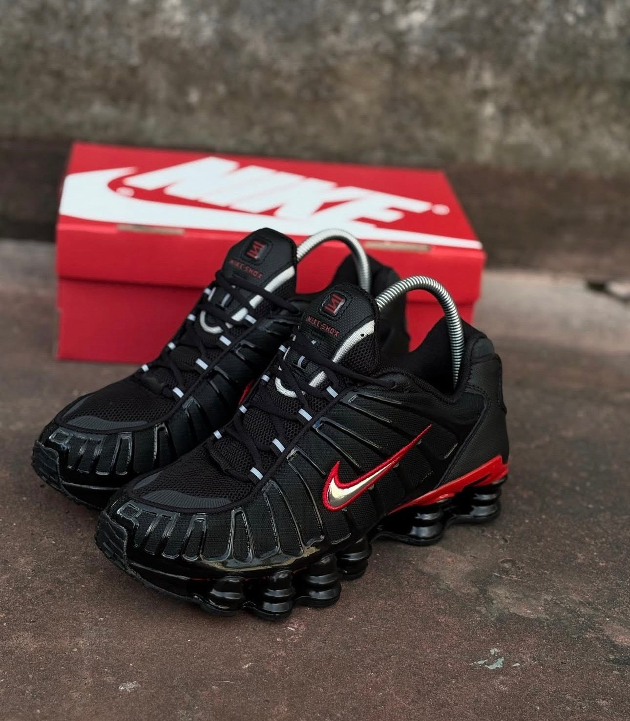 Air max shox black and red