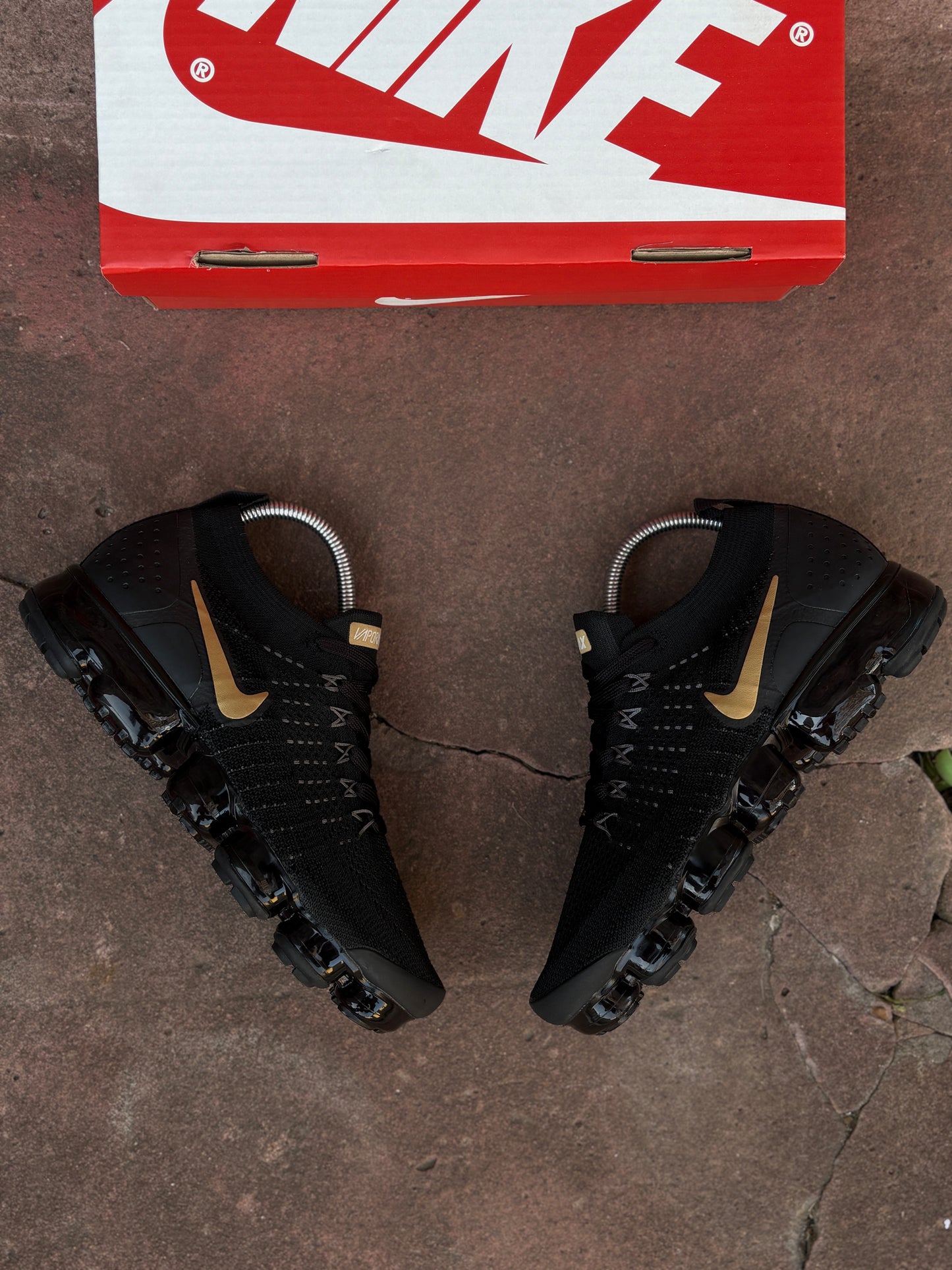 Vapor Max 2.0 black and gold