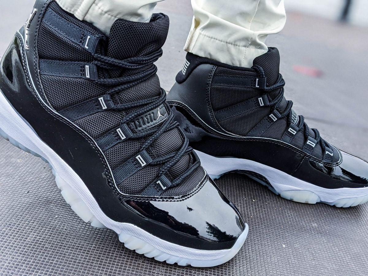 Jordan retro 11 black and white