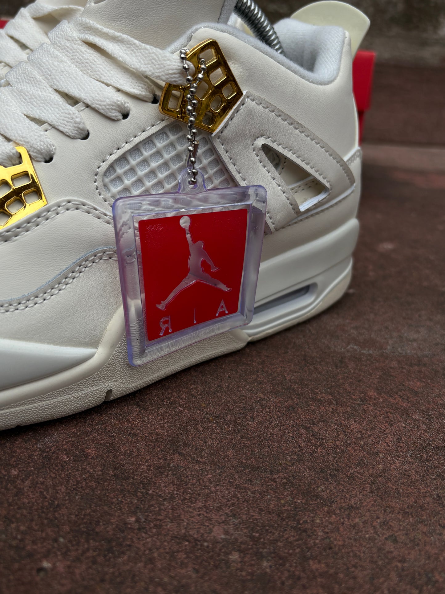 Jordan retro 4 gold